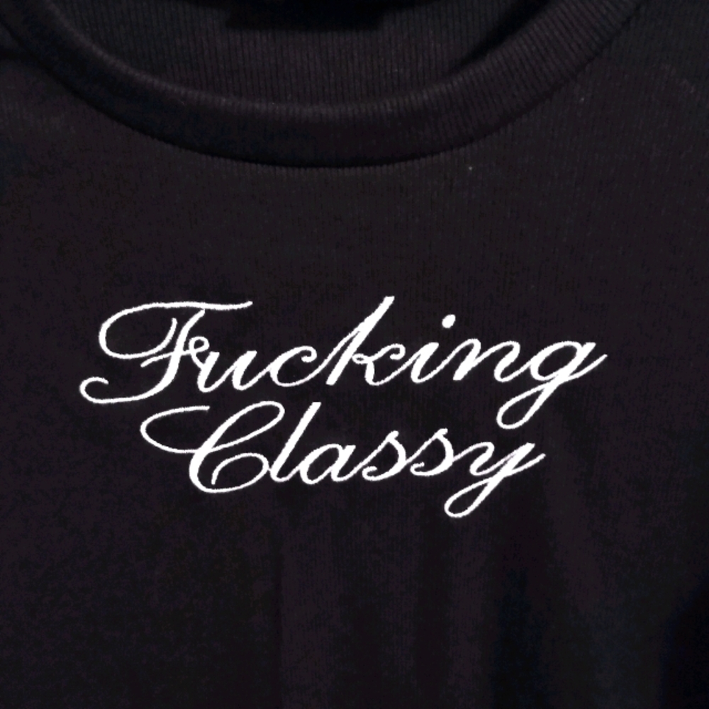 Black embroidered croptop